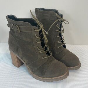 Shoedazzle olive green faux leather 3.5” heeled lace up moto boots women size 10